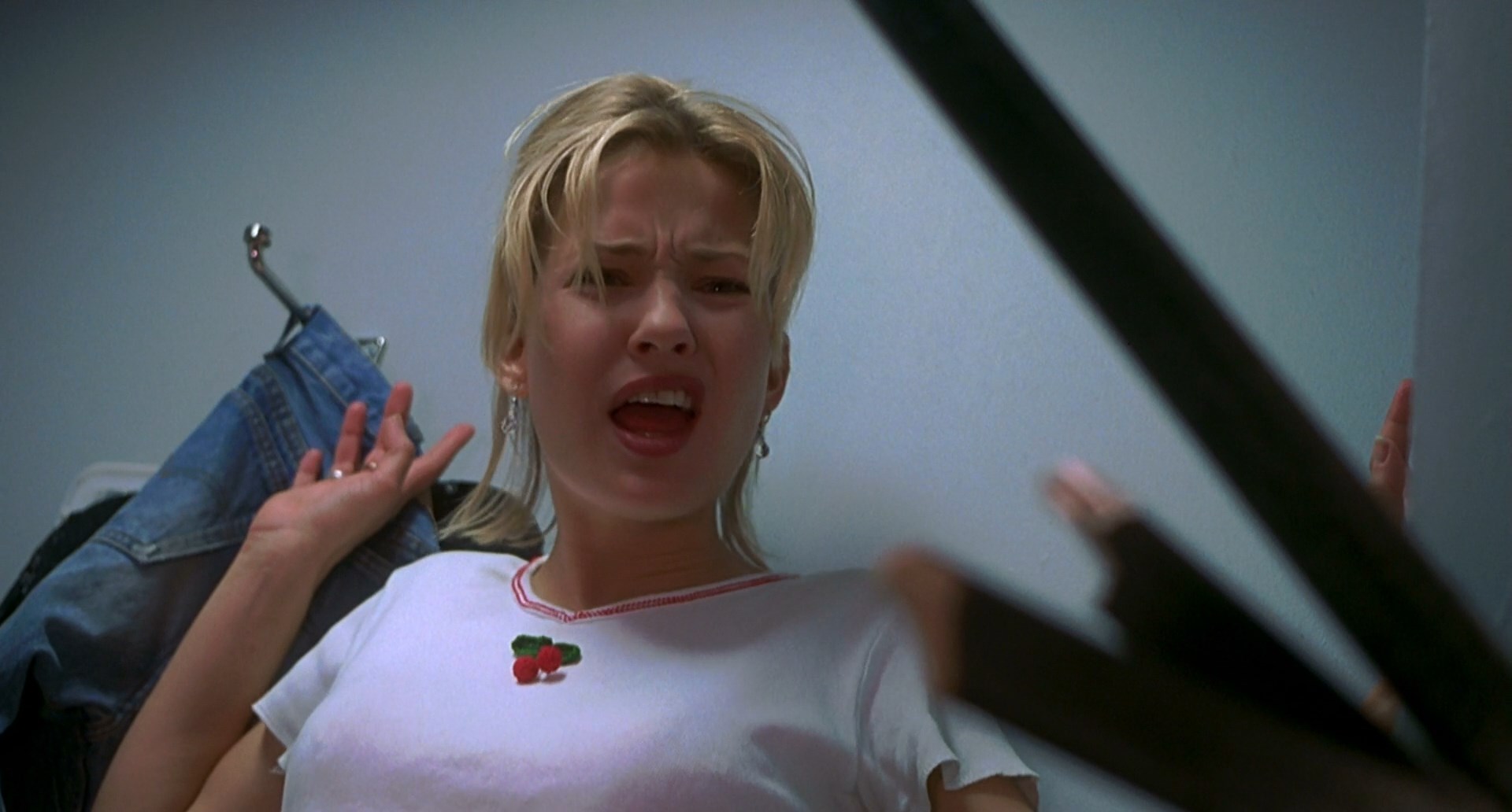 Joey Lauren Adams, Priscilla Barnes - Mallrats - 1080p.