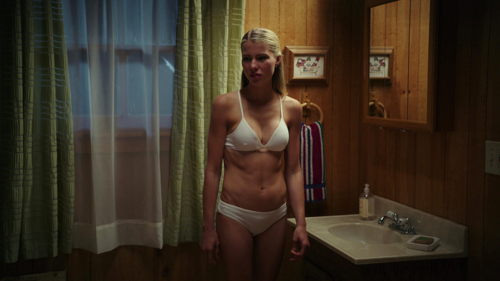 Lexi Atkins - Zombeavers (2014) HD 1080p