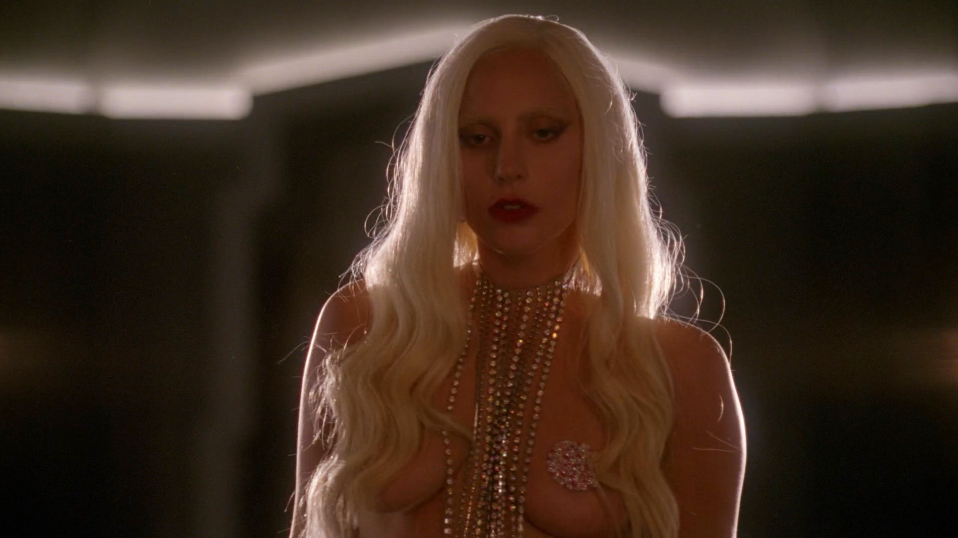 Lady Gaga, Chasty Ballesteros - American Horror Story s05e01 (2015) HD 1080p