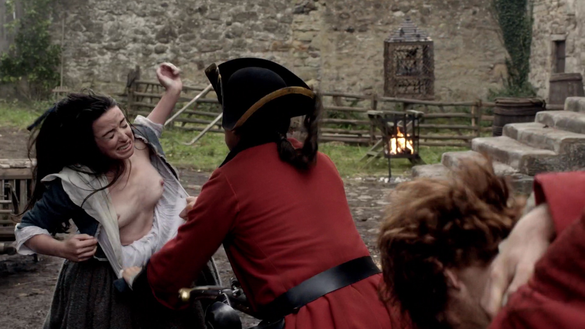 Laura Donnelly, Caitriona Balfe - Outlander s01e02 (2014) HD 1080p