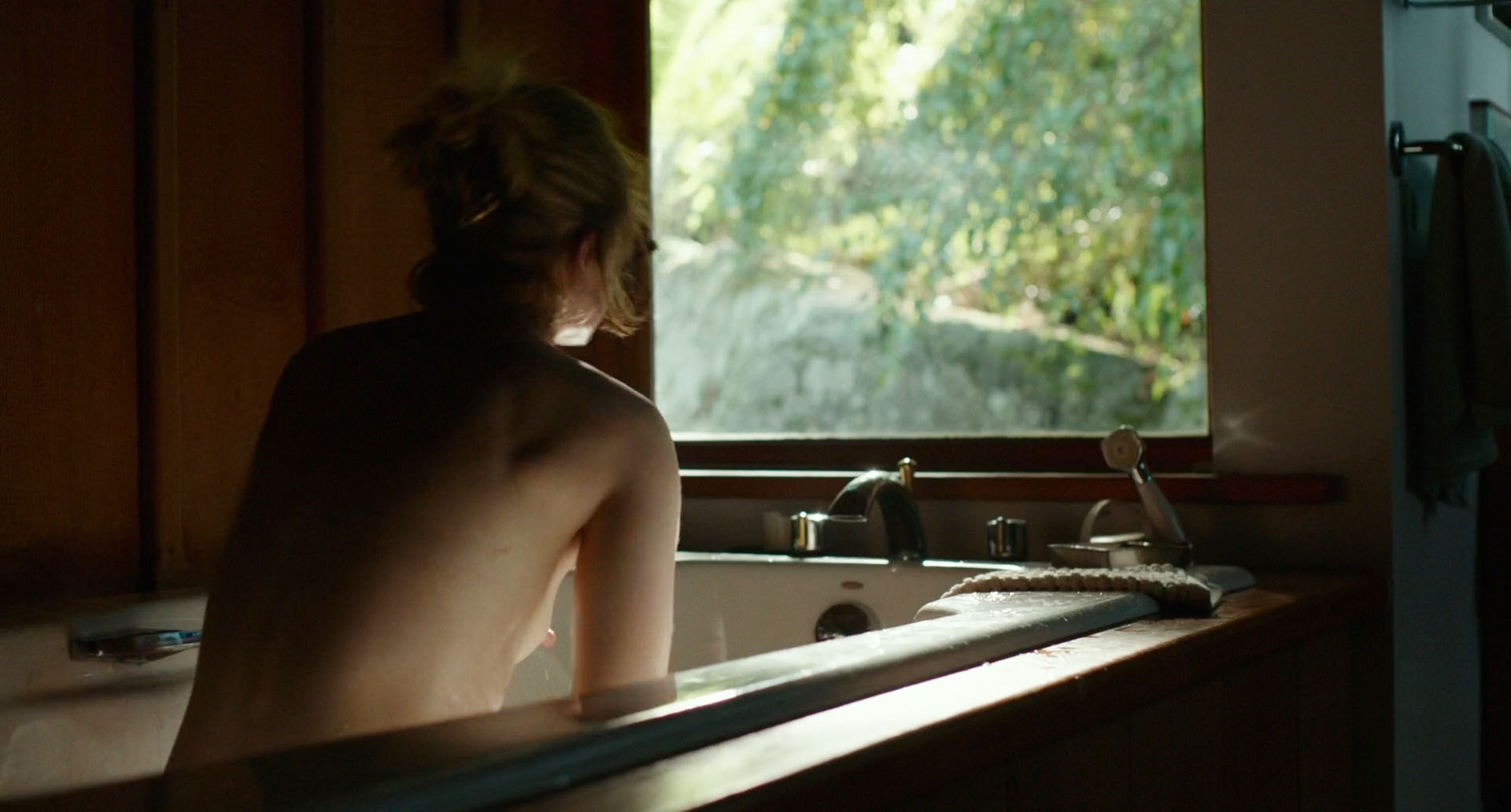 Evan Rachel Wood - Into the Forest (2015) HD 1080p