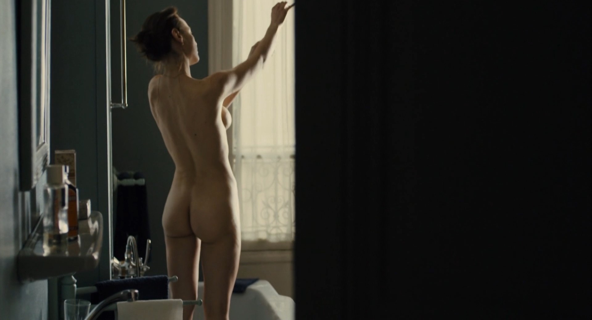 Natalia Verbeke - Les femmes du 6e etage (2010) HD 1080p