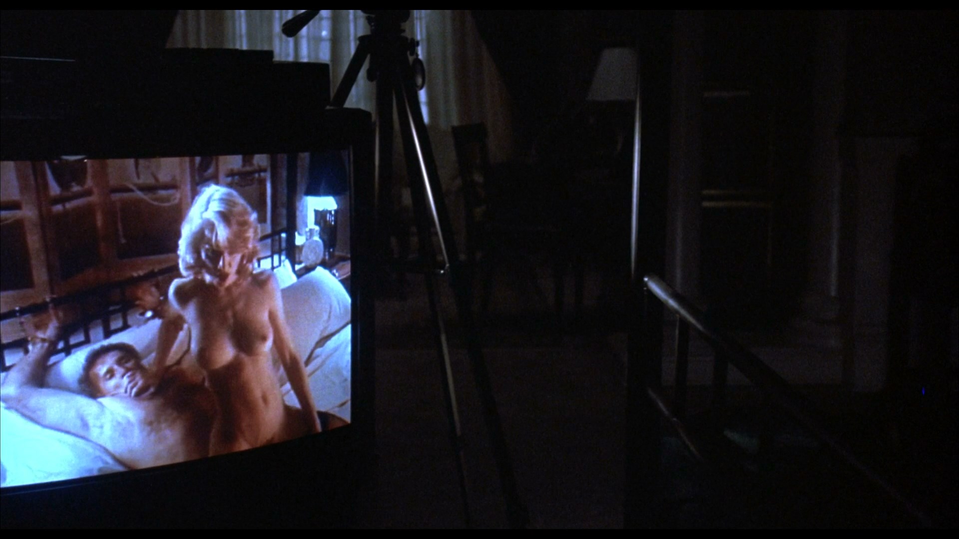 Madonna, Julianne Moore - Body of Evidence - 1080p - Mkone's