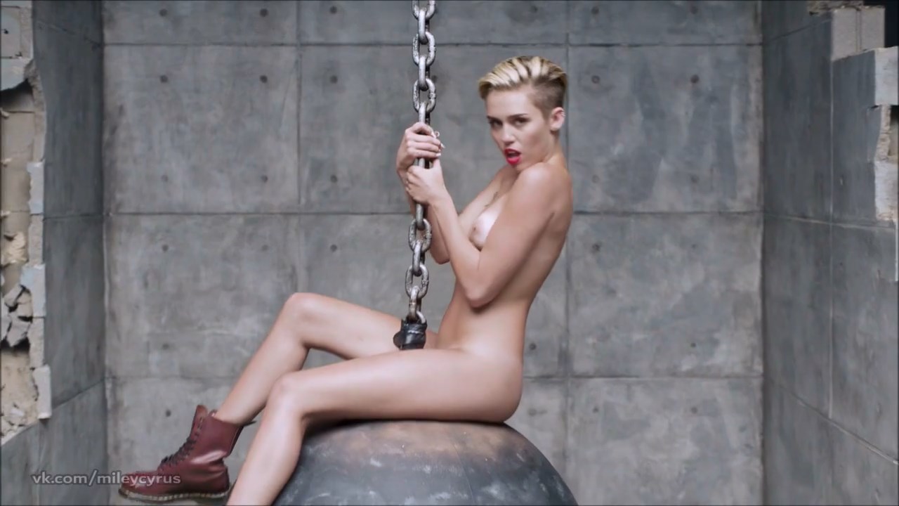 Miley Cyrus - Wrecking Ball - Uncensored version.