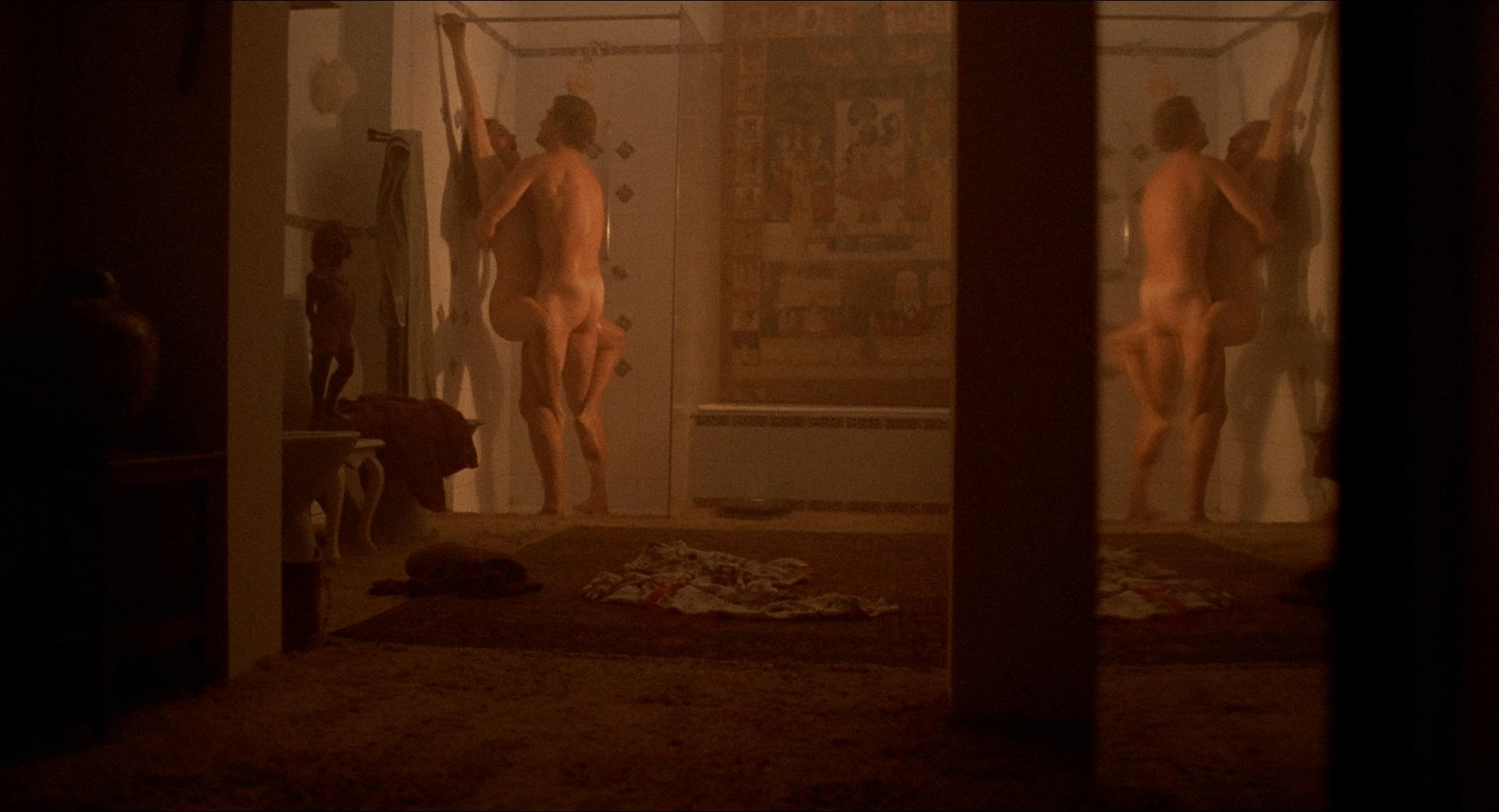 Melissa Leo is banging some guy in the shower.