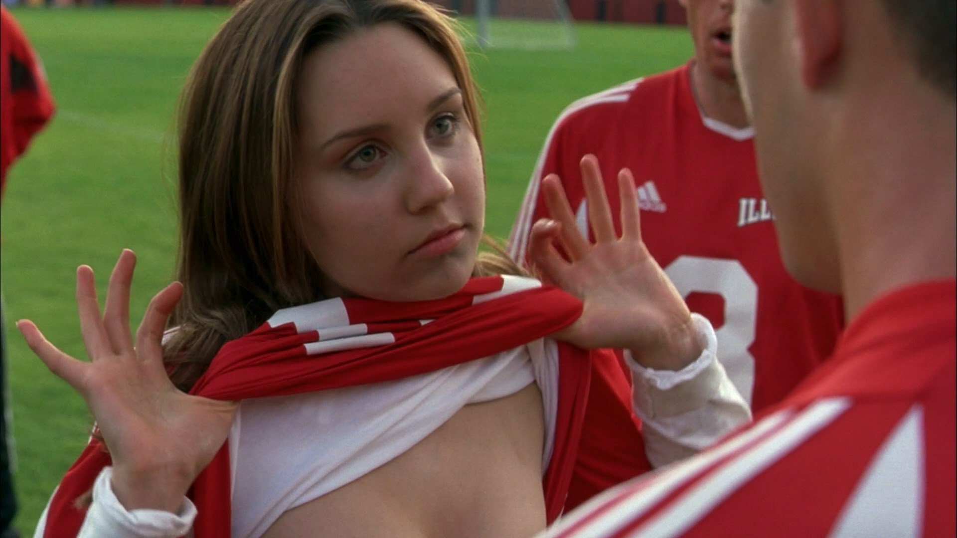 Amanda Bynes Flashes Her Tits