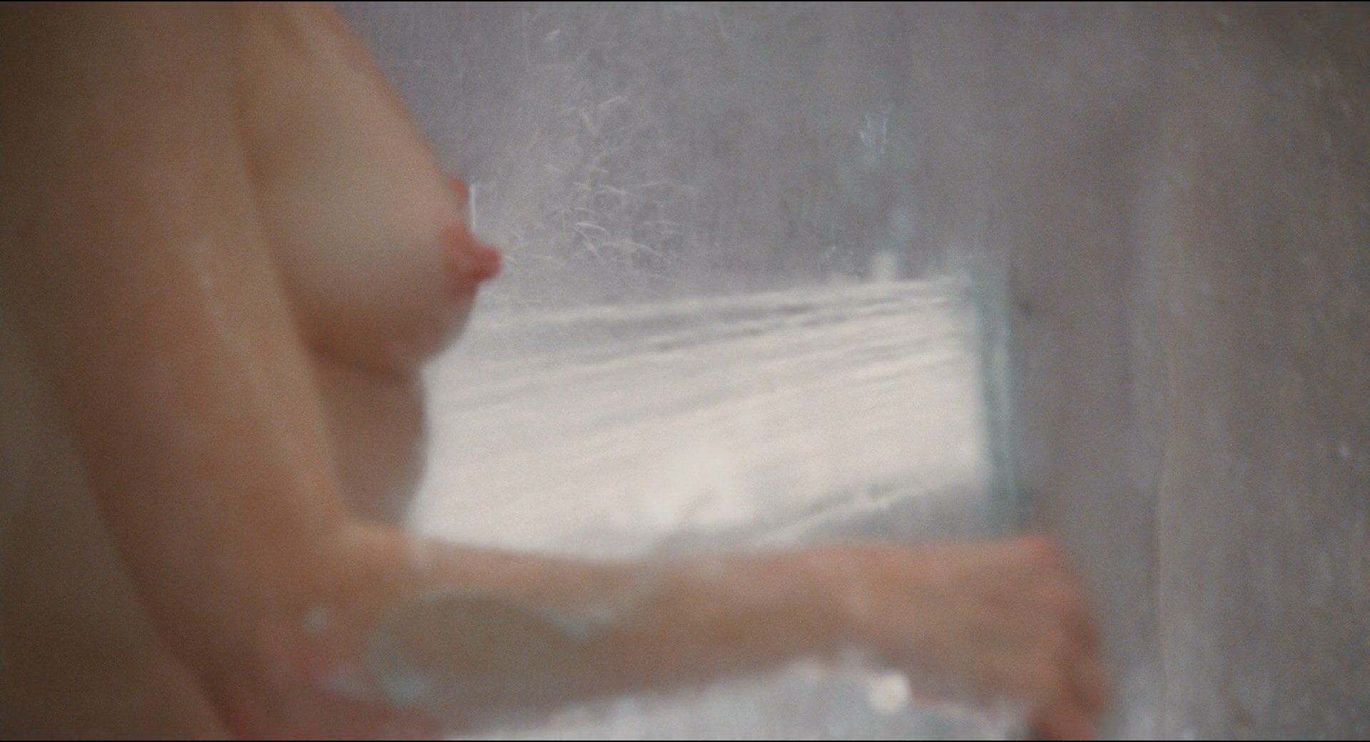 Julianne Moore, Amanda Seyfried - Chloe - 1080p.