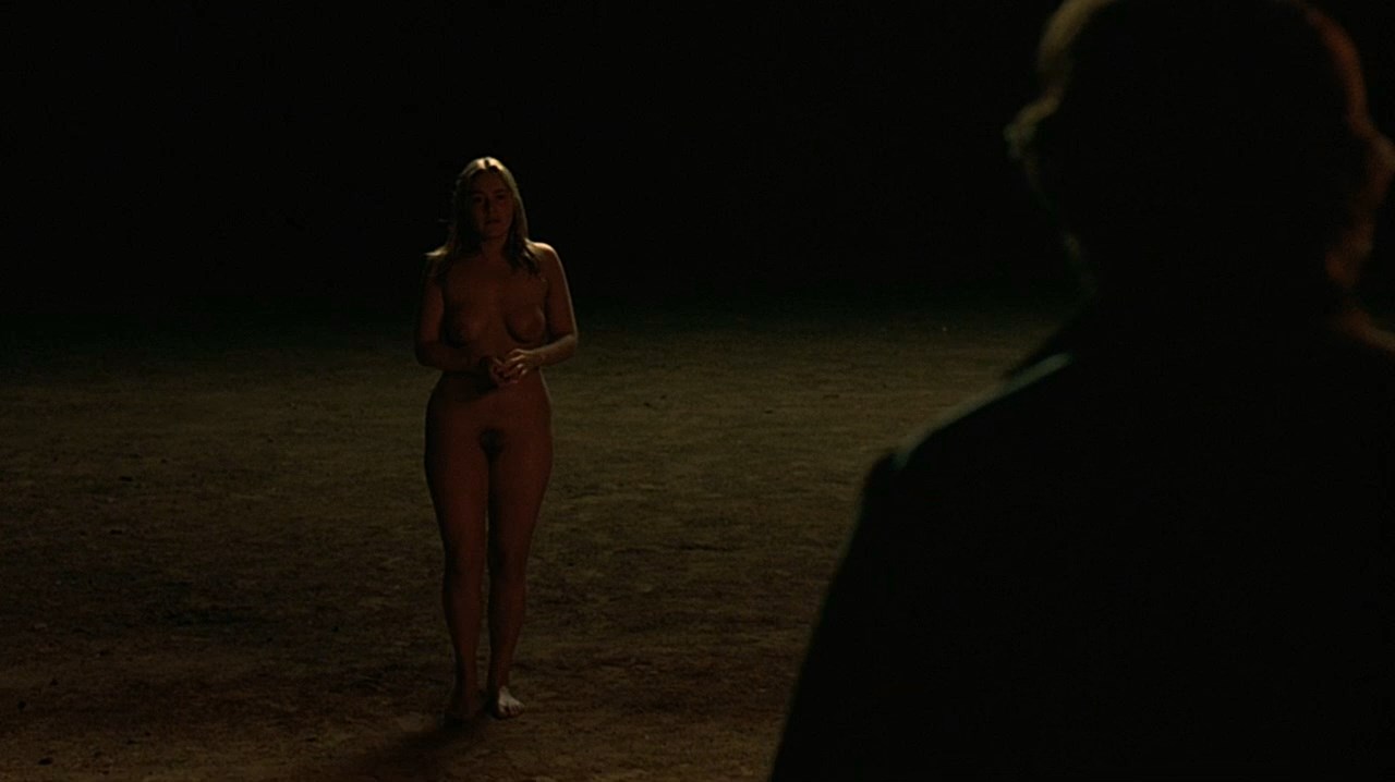 Long scene where Kate Winslet is fully naked. 
