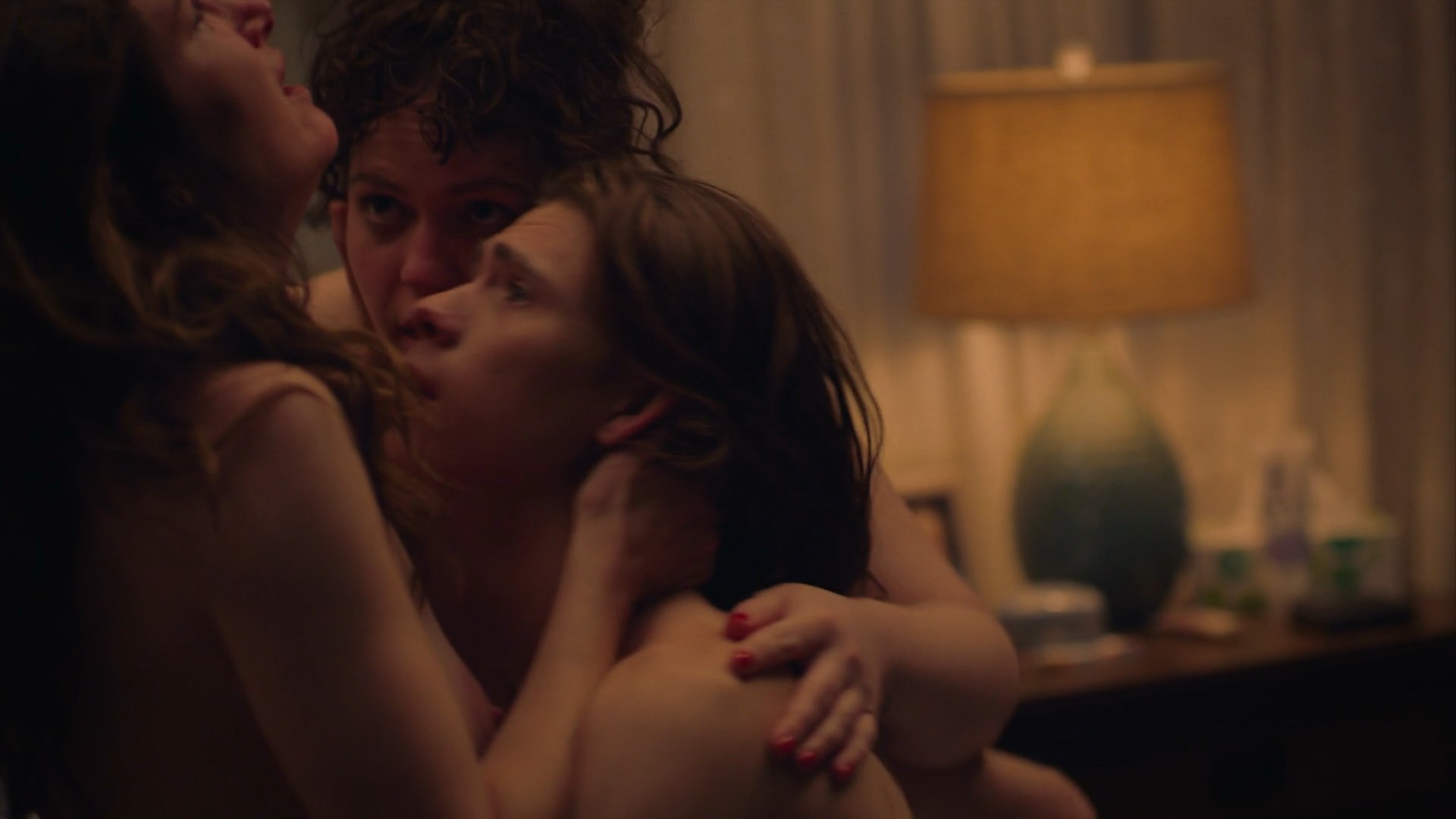 Kathryn Hahn and Katie Kershaw are having threesome with some guy. 