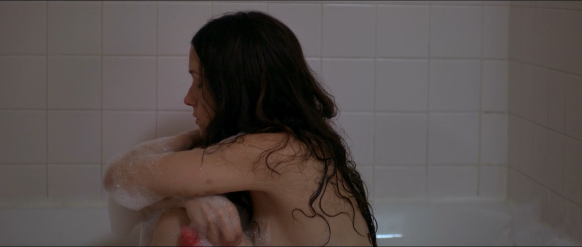 Shannon Woodward is taking a bath, no nudity tho.