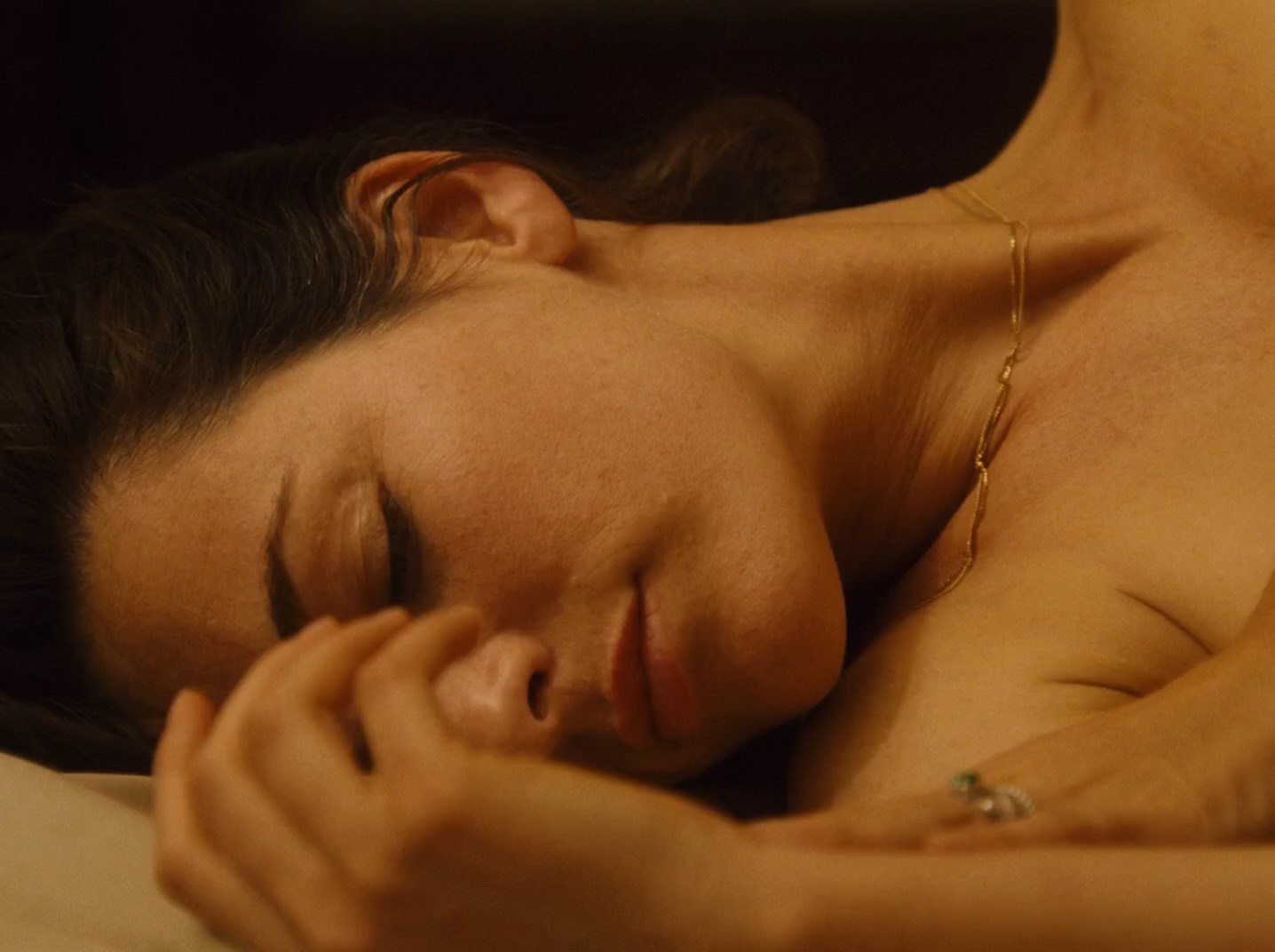 Rosamund Pike, Ayelet Zurer - Fugitive Pieces - 1080p.
