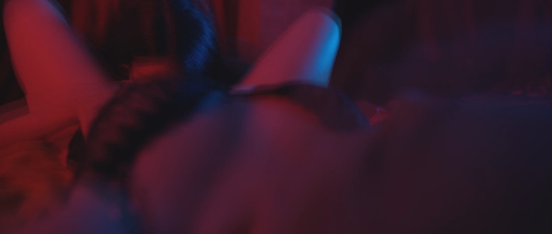 Natalie Martins and Jessica Alonso has lesbian sex scene. 