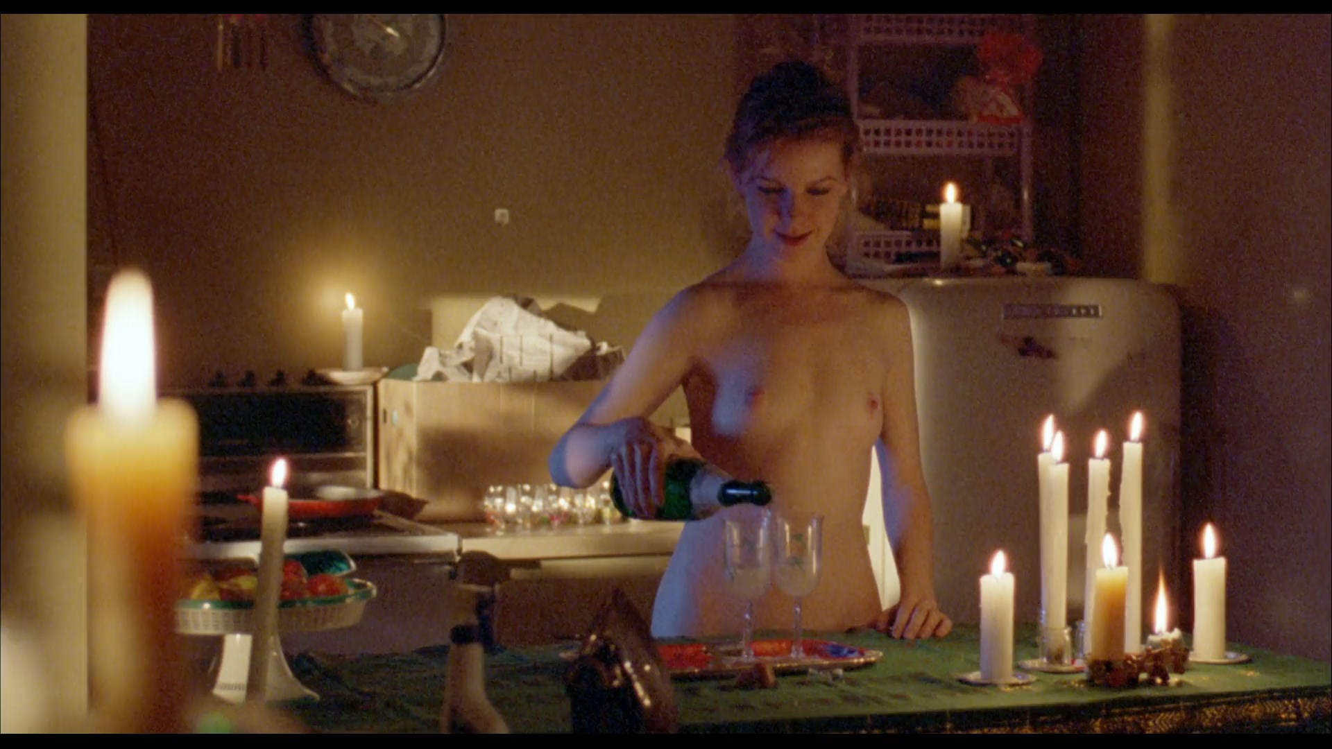 Jacqueline McKenzie suprises some guy by being fully naked. 