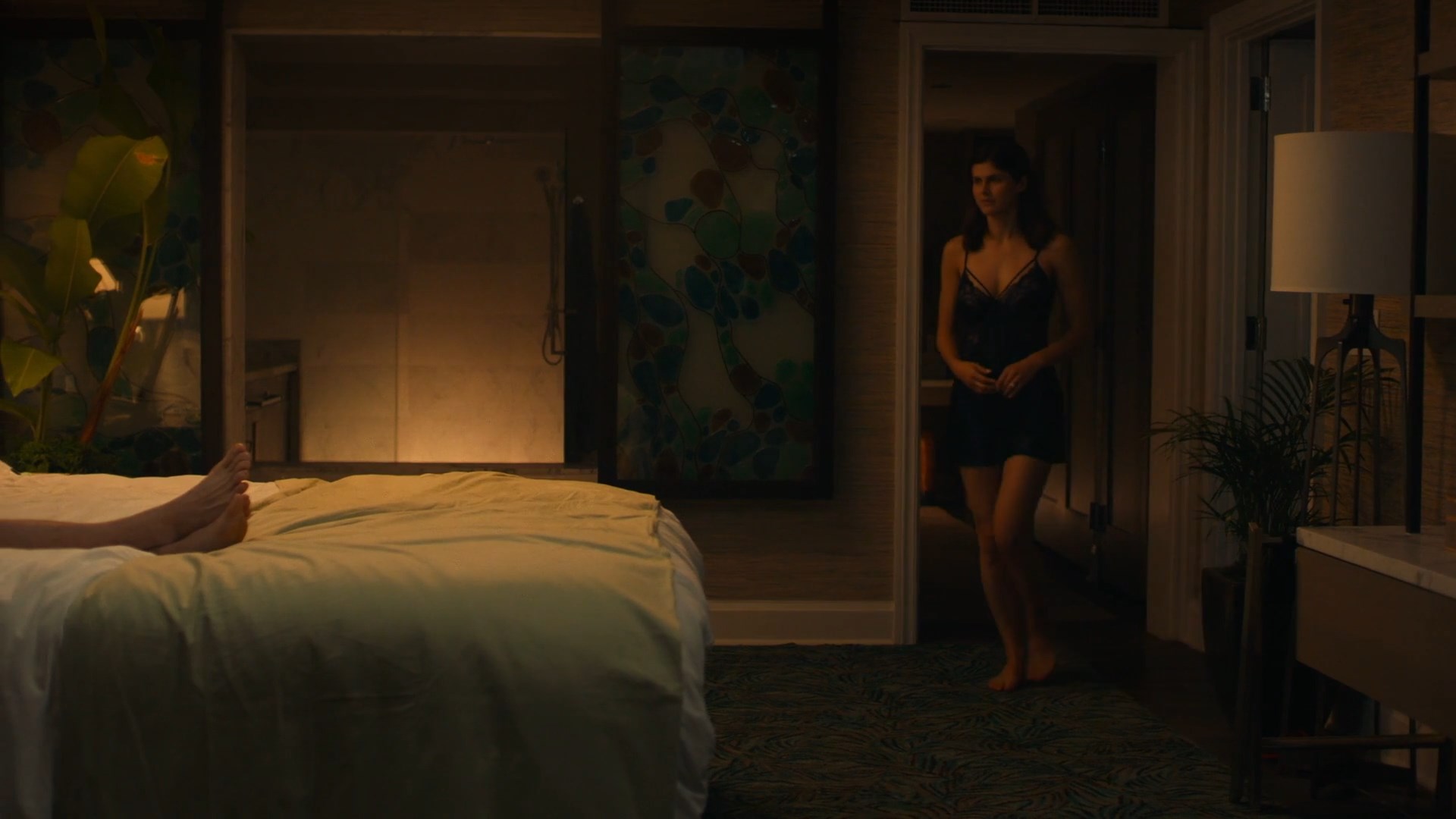 Alexandra Daddario - The White Lotus S01E01 - 1080p.