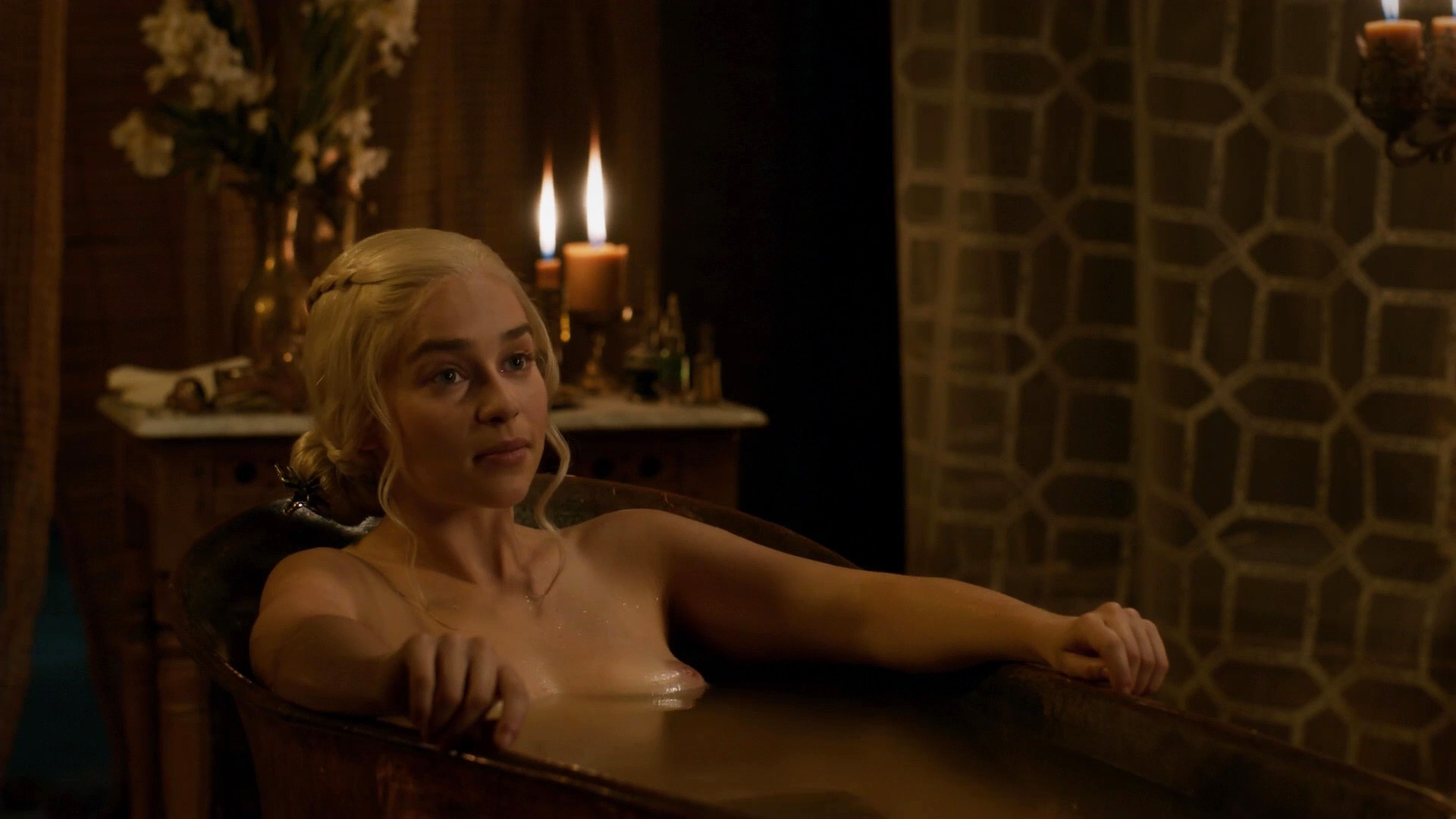 Emilia Clarke - Game of Thrones s03e08 (2013) HD 1080p.