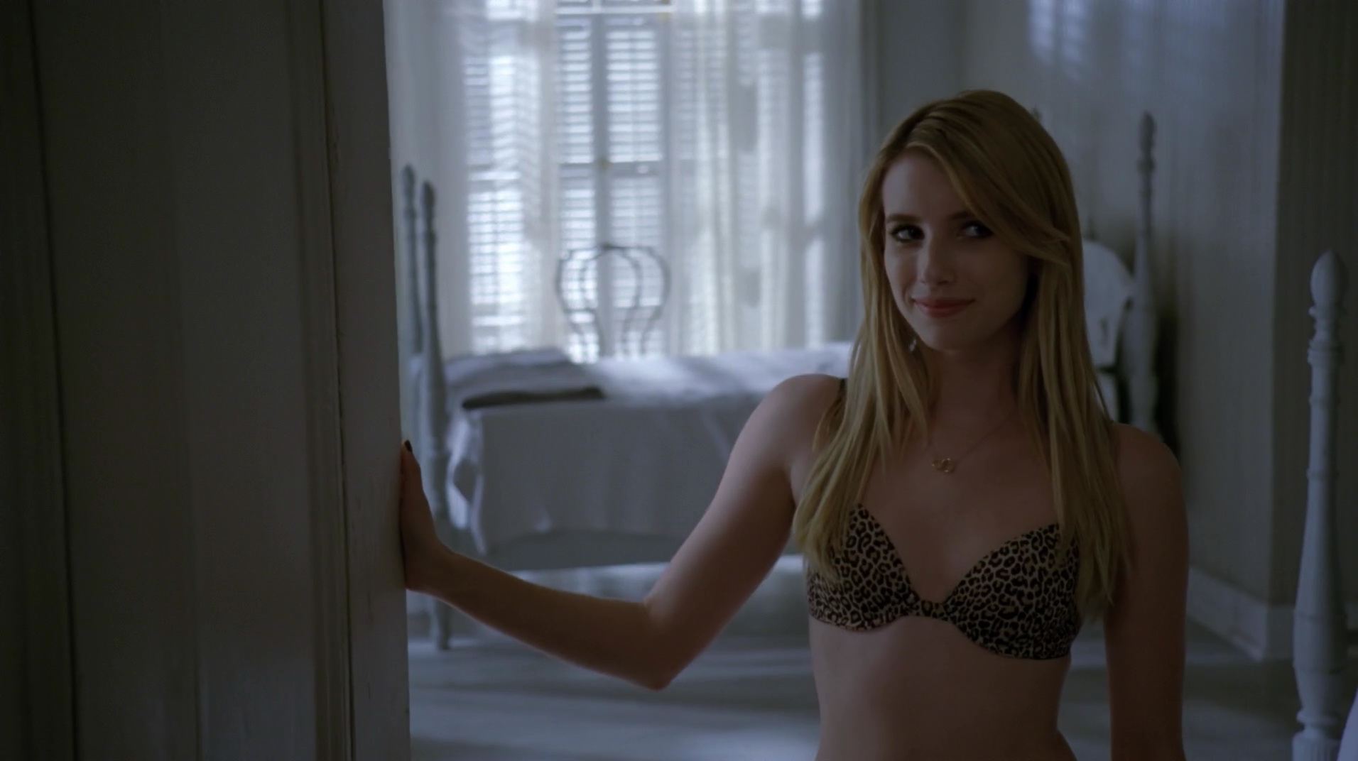 Watch Online Emma Roberts American Horror Story S03e01