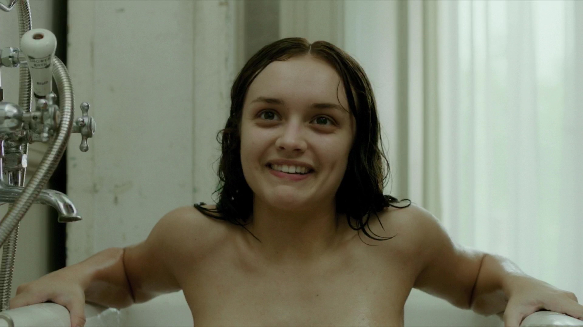 Olivia Cooke Nude. 