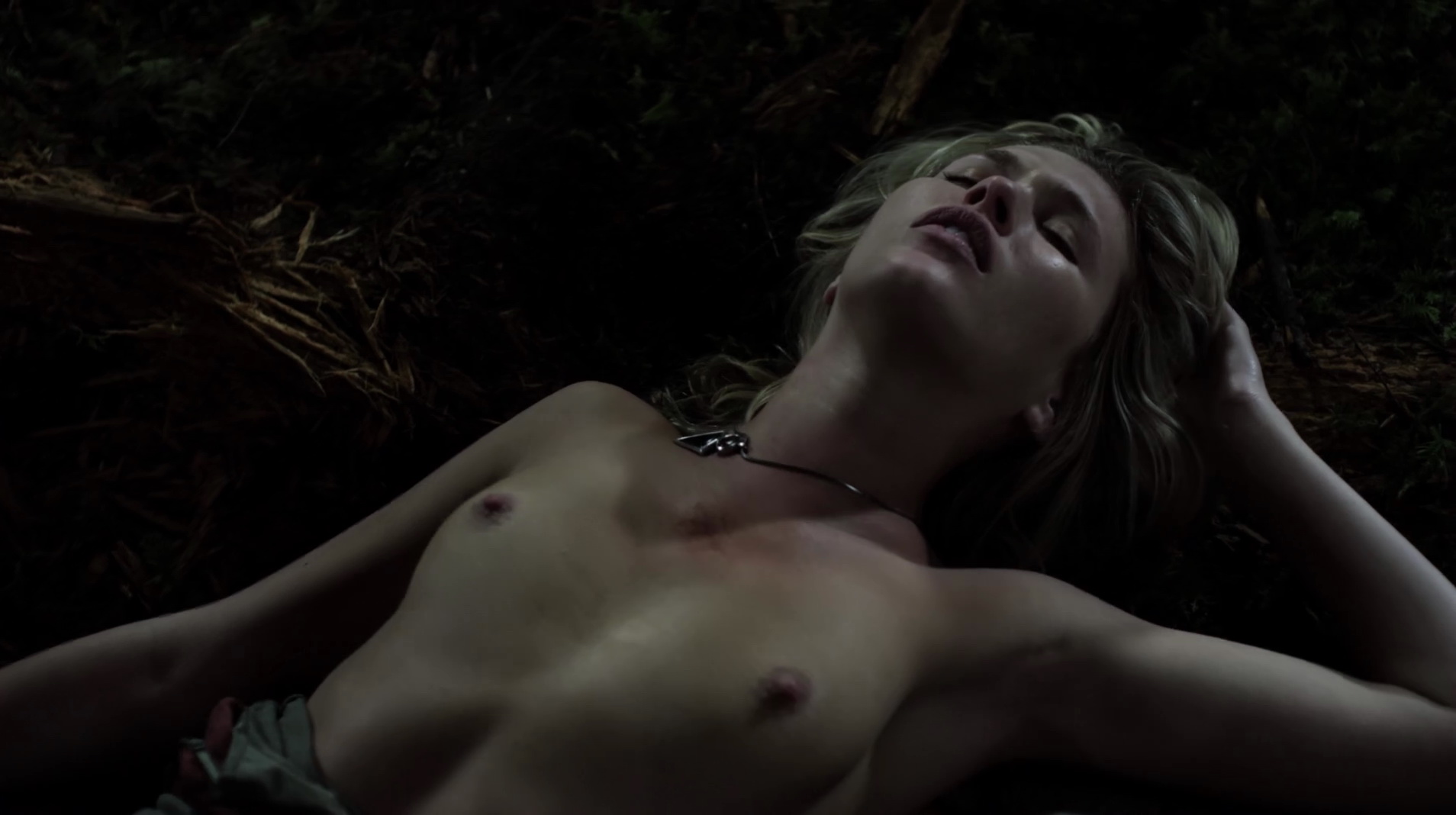 Sharon Hinnendael - Embrace of the Vampire (2013) HD 1080p