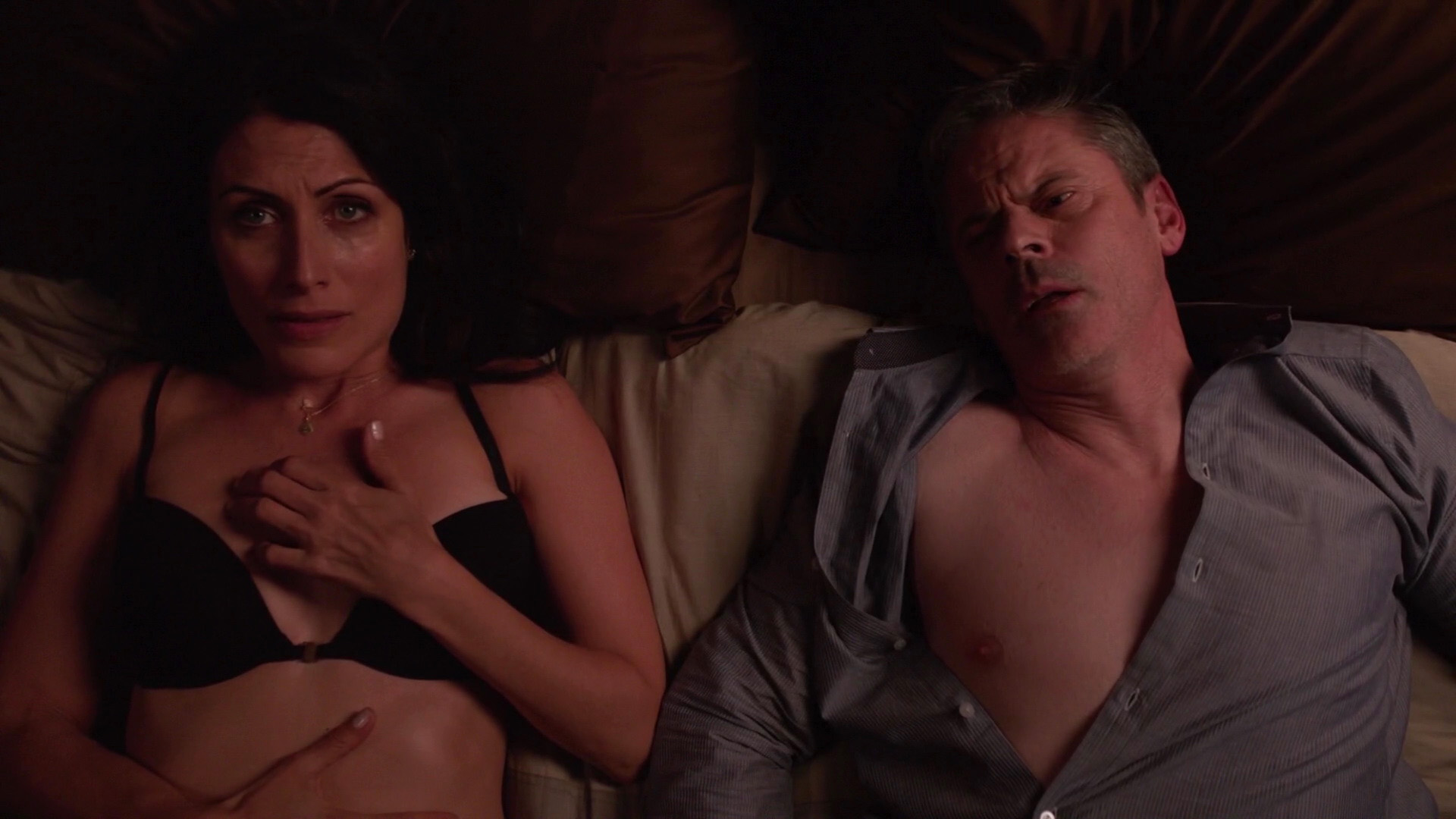 Lisa Edelstein sexy bra, Lisa Edelstein sex scene. 