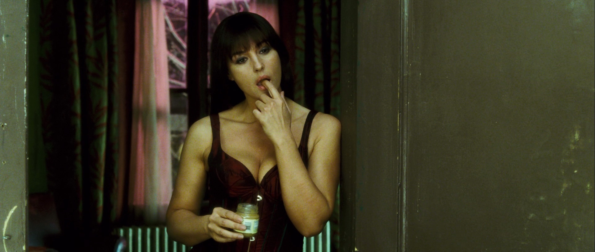 Monica Bellucci - Shoot ‘Em Up (2007) HD 1080p