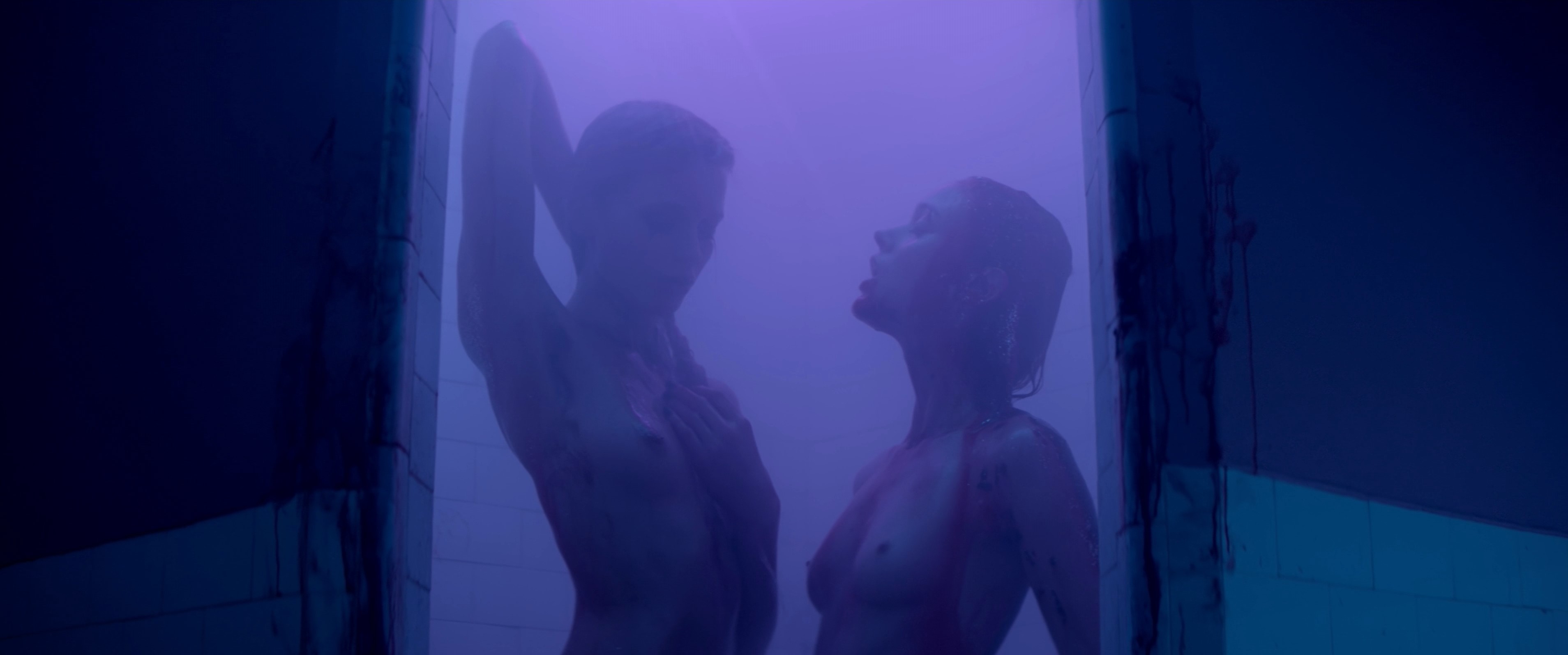 Abbey Lee, Bella Heathcote - The Neon Demon (2016)  UHD 4K