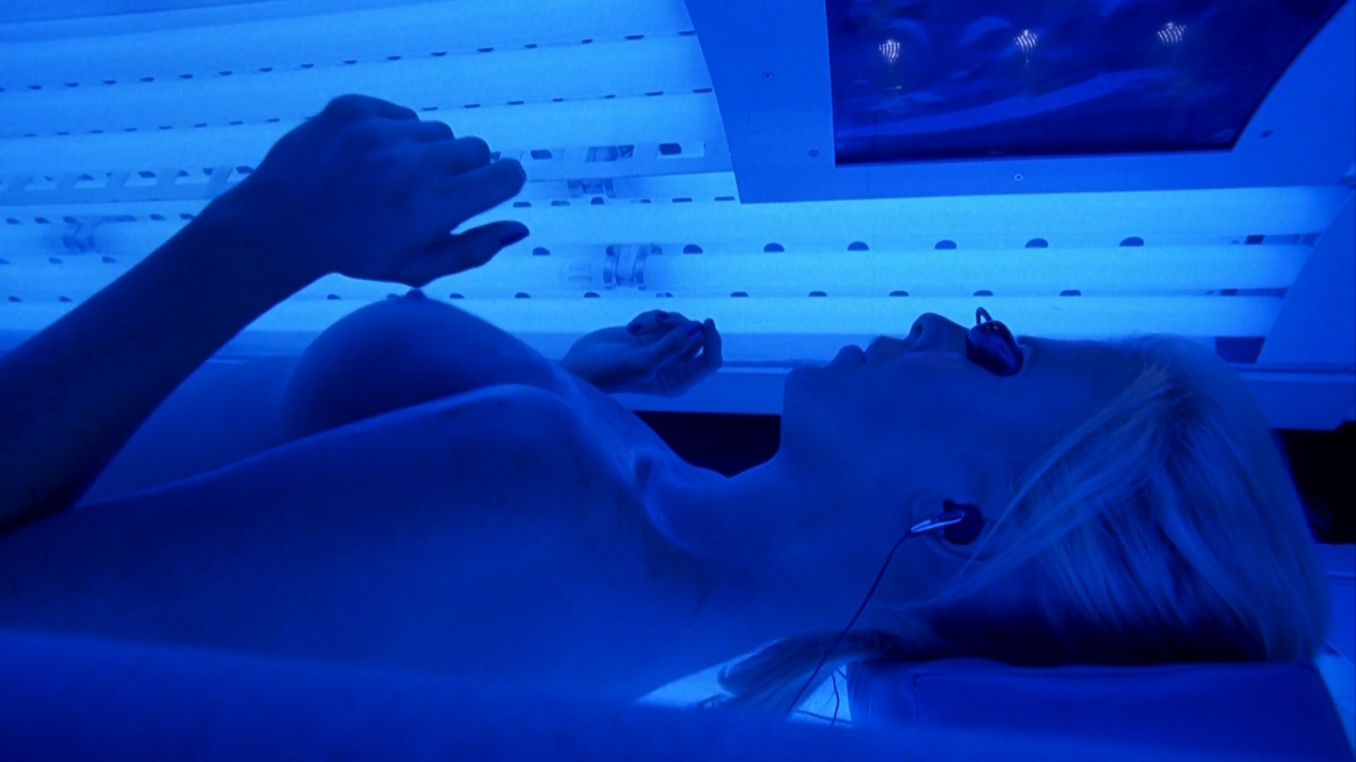 Final Destination 3 Nude Scenes. 