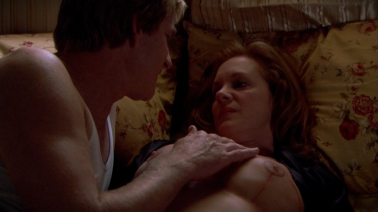 Elizabeth Perkins Nude. 