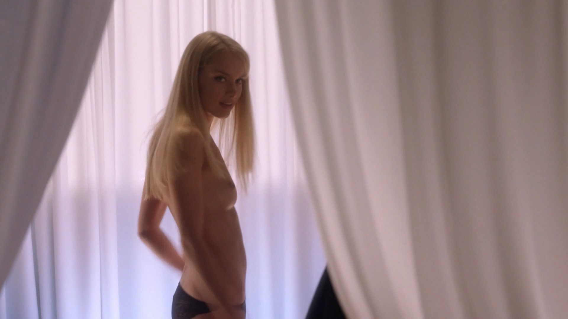 Rachel Skarsten - Transporter The Series s01e03 (2012) HD 1080p