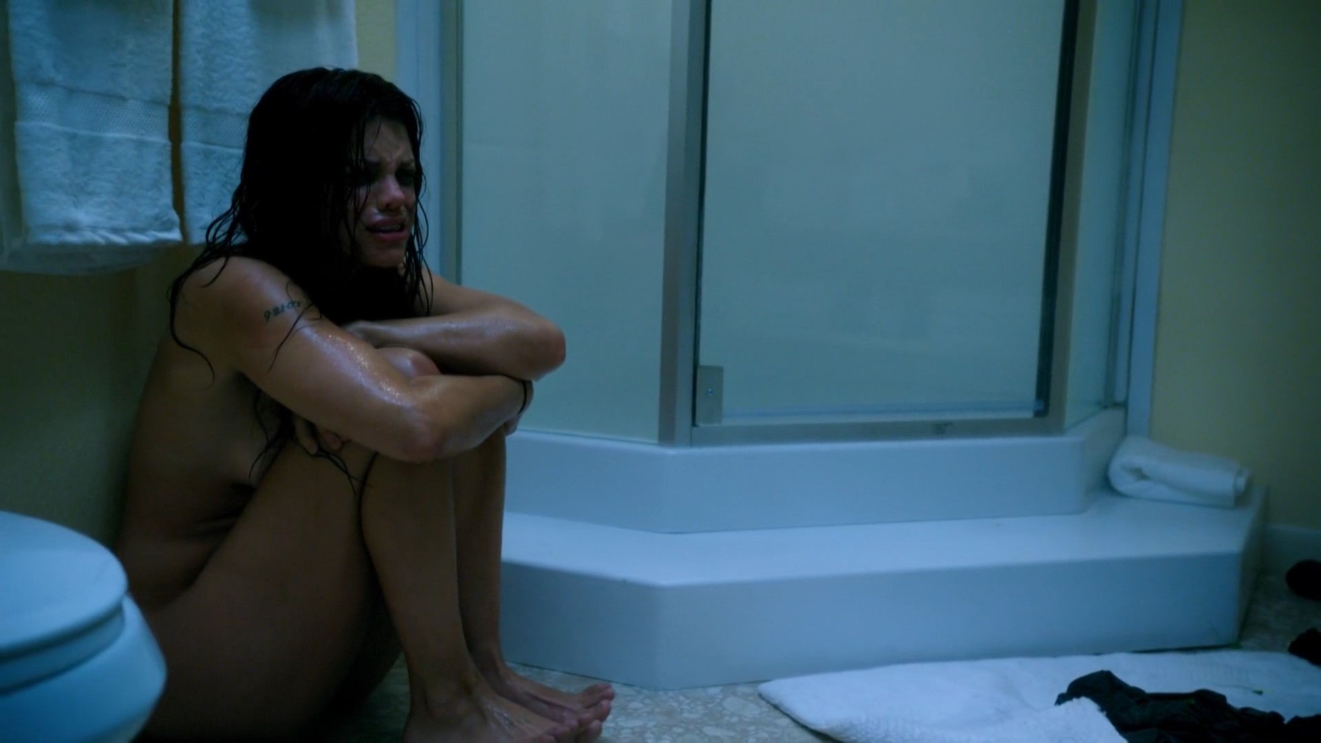 Vanessa Ferlito - Graceland s03e07 (2015) HD 1080p