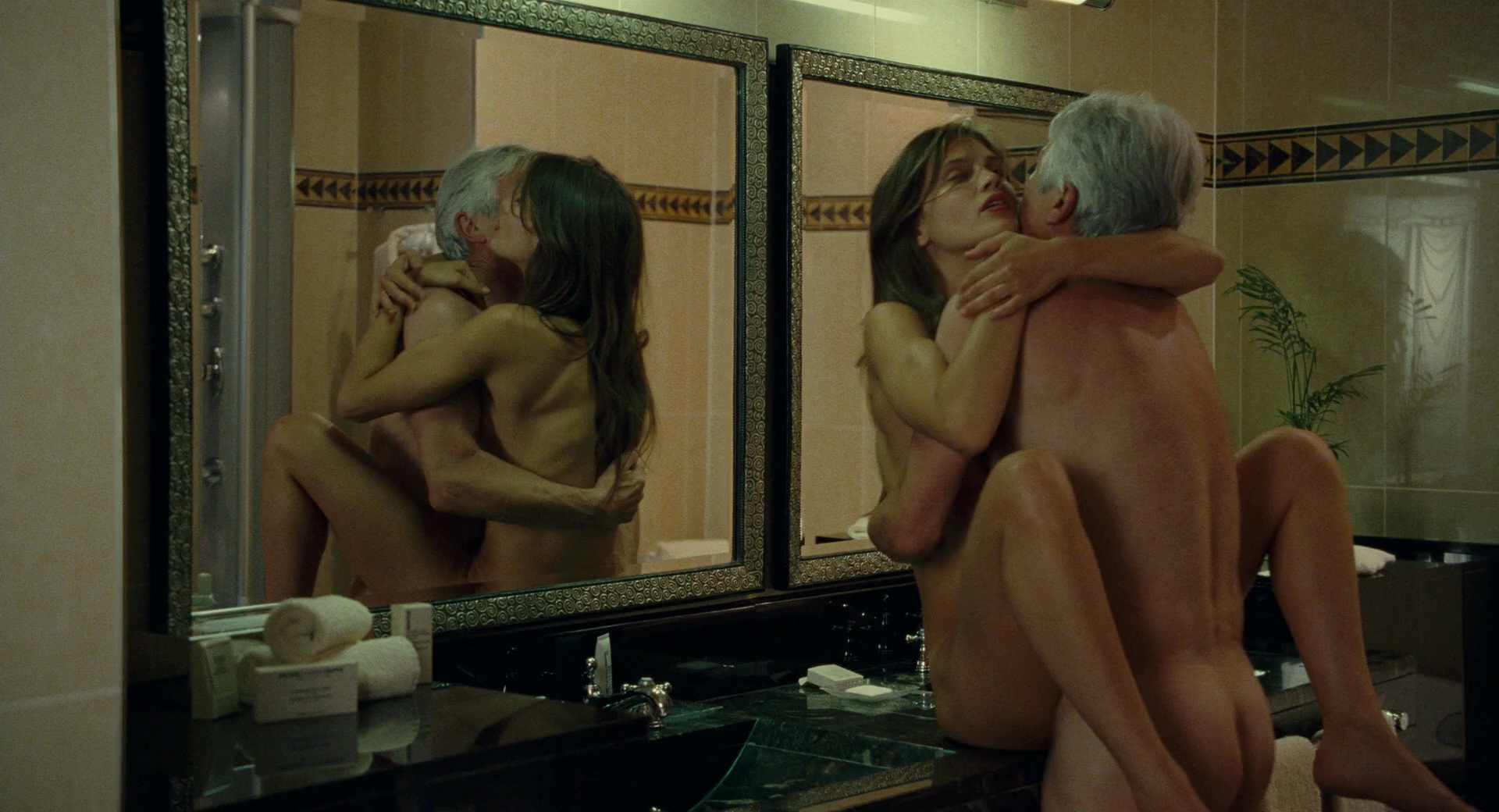 Jeune and Jolie Nude Scenes. 